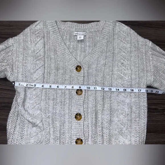 Cupcakes and Cashmere Soft Chunky Knit Cardigan Sweater V-neck Button Up Size M - Picture 5 of 8